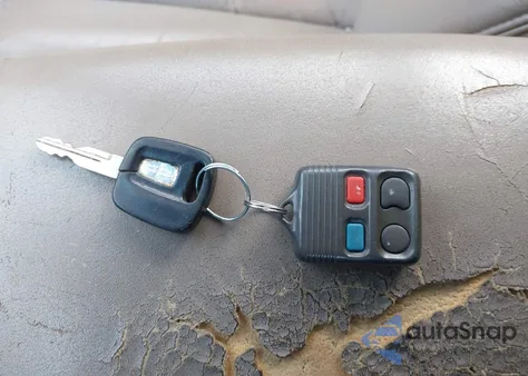 2002 Lincoln Continental z USA, uszkodzony, nr VIN 1LNHM97V52Y678644